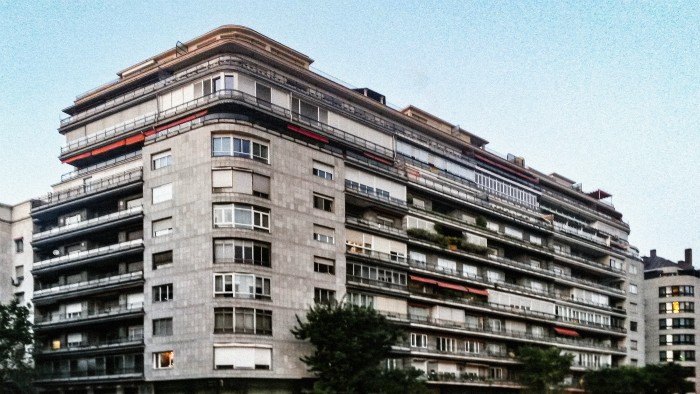 fotografia edificio fachada calle o'donnell ventanas hogares arquitectura paisaje urbano siuacionismo psicogeografia antonio beltran